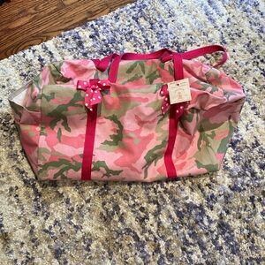 Pink camo travel bag
